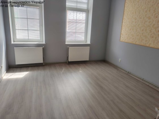 Продається будинок в центральній частині міста по вул Новака Ужгород