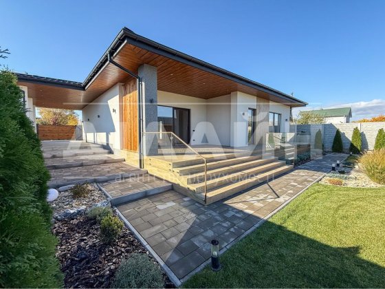 Новий казковий будиночок в гарному районі Запоріжжя