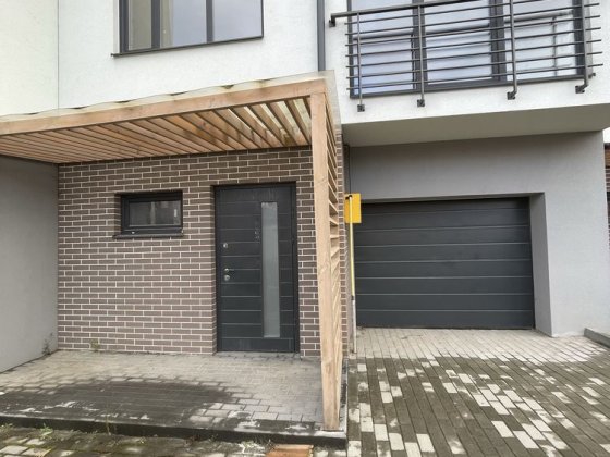 Котедж з гаражем, з правом власності, площа - 136м2