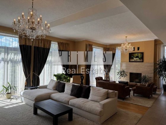 Продаж будинку 550м2 в Царському селі з басейном Киев