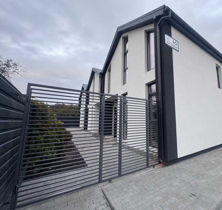 Таунхаус у Києві, 112 м²+дворик 40 м² Документи готові. Від власника. - фото 1