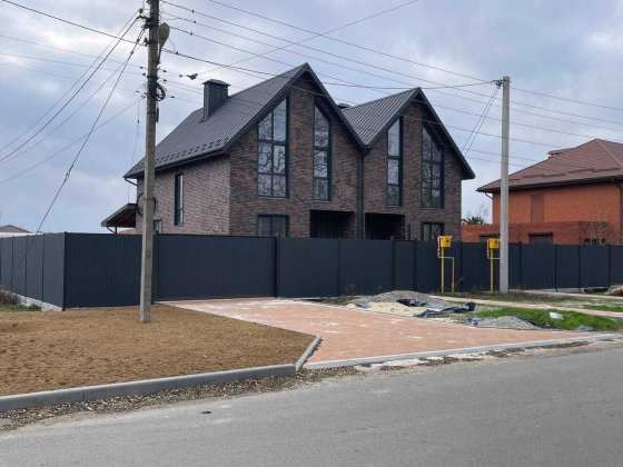 Дуплекс — 2 секції по 120 м²  з терасою та цокольним поверхом