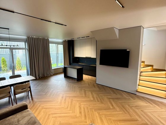 Продаж будинку дуплексу 130м2 ділянка 3сот.Осокорки метро Славутич 7км Киев