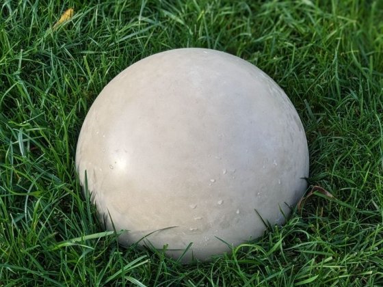 Паркувальна півсфера з білого бетону 38х19 см Полтава