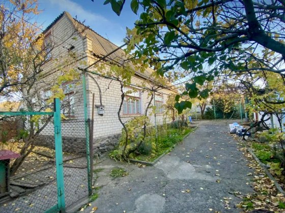 Продается кирпичный одноэтажный дом с мансардой, 5 сот, на Водопое. С2 Николаев