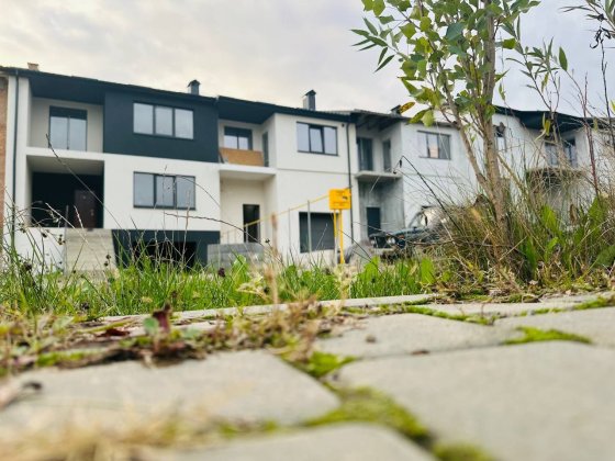 Таунхаус біля центру з гаражем на 2 авто Пятничани Винница