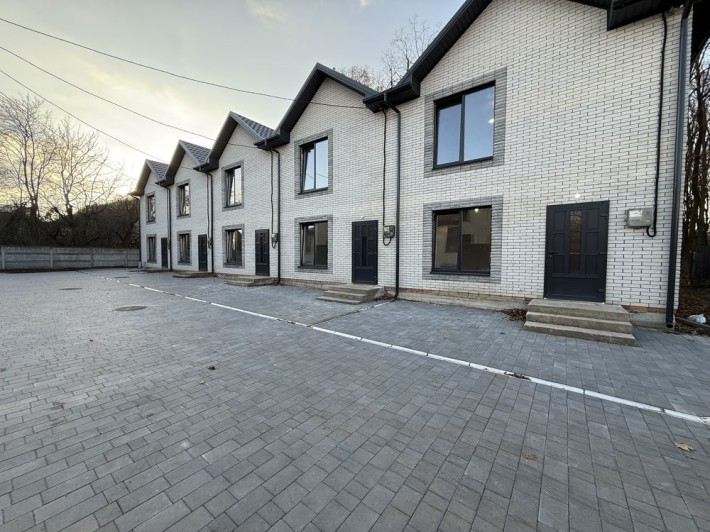 Таунхаус в місті - фото 1