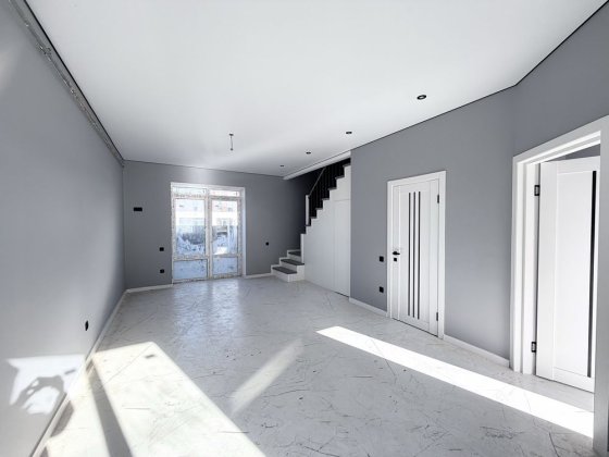 Таунхаус з новим ремонтом на 2 спальні Винница