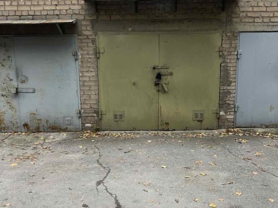 Сдам гараж центр возле проспекта Запорожье