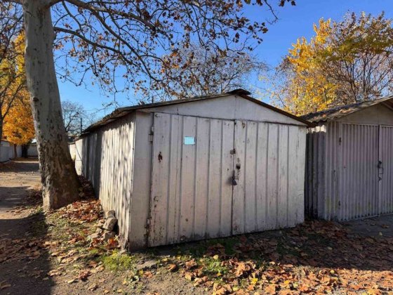 Сдам гараж ул. Инглези на охраняемой стоянке Одесса