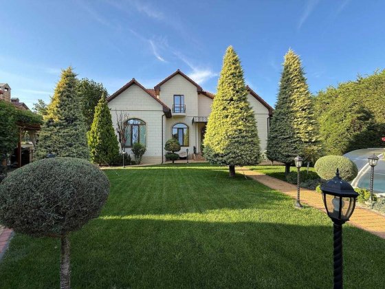 Продается дом у моря в Совиньоне, 300 м², участок 10 соток. Одесса