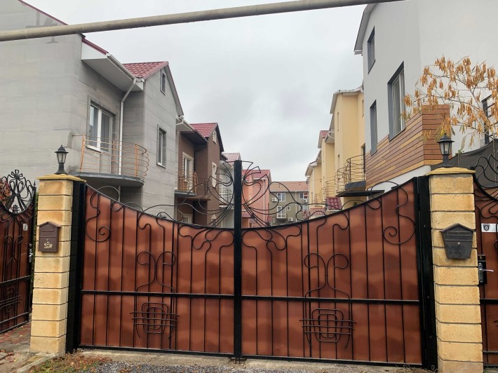 Котедж 3 пов. гарне місце  розташування, близько до міста, 80% ремонт - фото 1