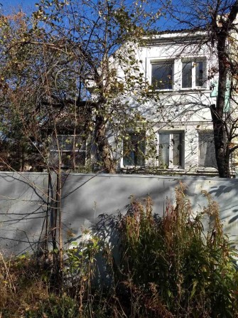 Продам реальную 1/2 часть свободного 2-хэтажного дома - фото 1