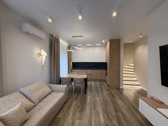 Таун з ремонтом ‼️ центральні комунікаціі | перший ліцей Петропавловская Борщаговка