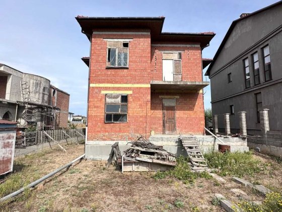 Дом из красного кирпича в Совиньоне — кто ценит качество и комфорт! Одеса