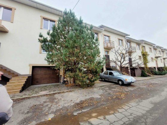 Кутовий таун з гаражем! в Софіївській Борщагівці! БЕЗ%