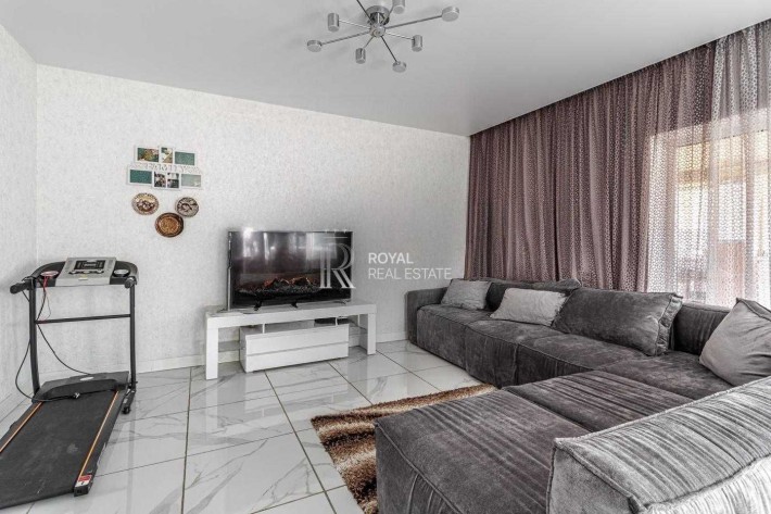 Будинок з Ремонтом вул. Радужна Софіївська Борщагівка 5 соток - фото 1