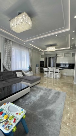 Сучасний будинок біля 7км, стильний ремонт, басейн, висока якість! - фото 1