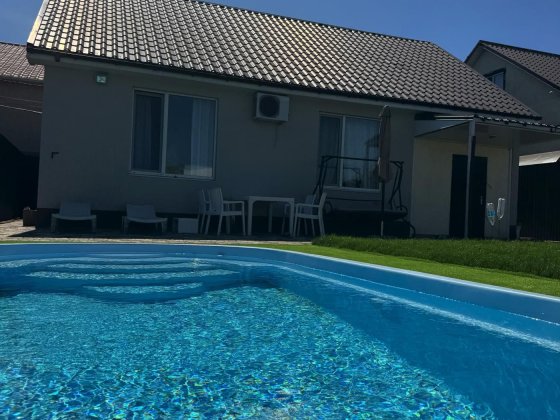 1-этажный дом с гаражом и бассейном на 5 сотках Одеса