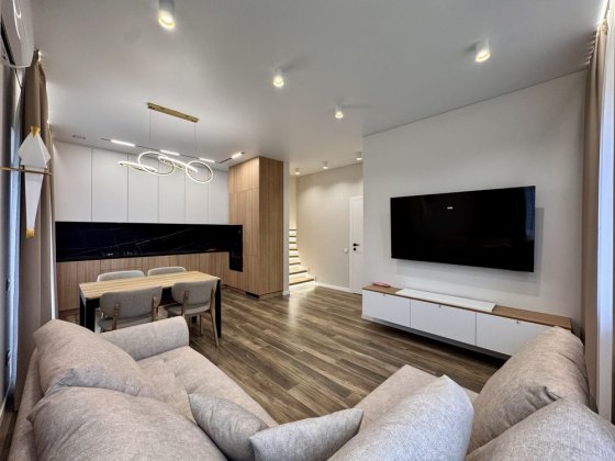 ‼️Квадробудинок з ремонтом поруч Ліцею№1 |Центральні комунікації‼️