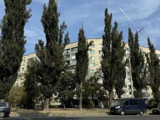 Продаж 4-к квартири вул. Героїв Полку Азов 25 Киев