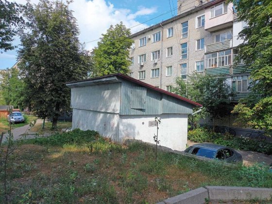 ..Гараж в самом центре, возле Праги. Охтирка