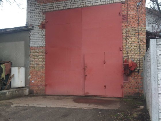Поодам великий гараж 6.40×12.40