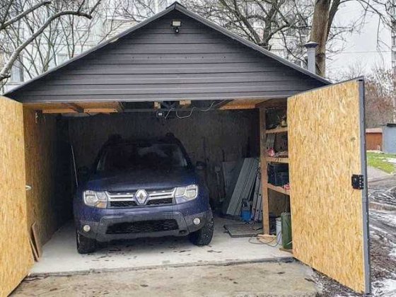 Металевий гараж із погрібом