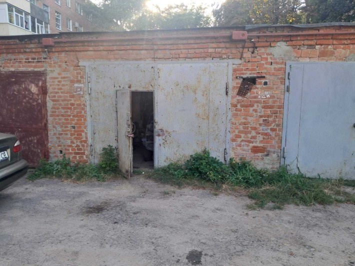 Гараж цегляний в автогаражному колективі. - фото 1