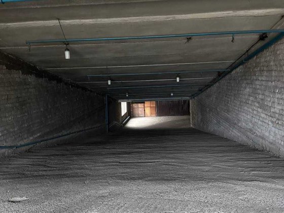 Гараж-стоянка  Північний, Коновальця   1700  у.о. Ровно