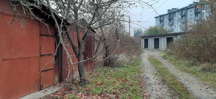 Продається просторий гараж (з місцем) у м. Ужгород (або оренда) - фото 1