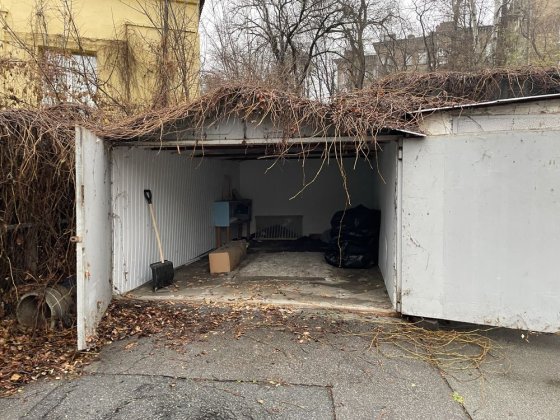 Гараж на майдані, вулиця Костельна Київ