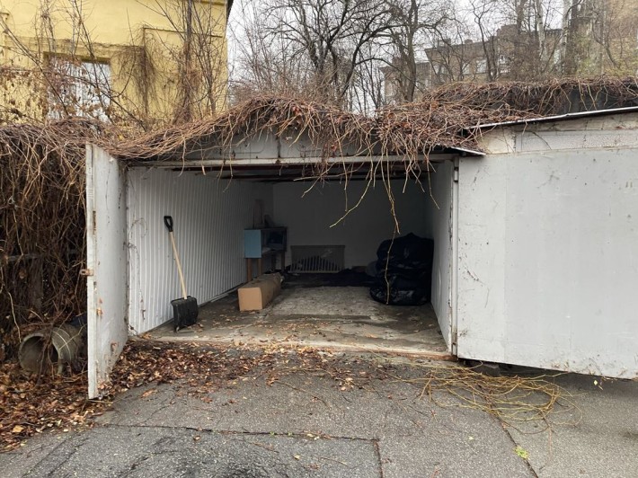 Гараж на майдані, вулиця Костельна - фото 1