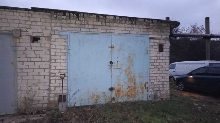 Продам кап. гараж кооп "ЮНОСТЬ"  Коммун. р-н. Глин. карьер, гар. связи - фото 1