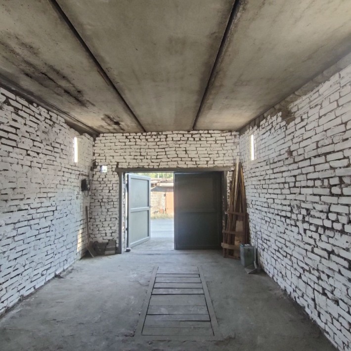 Продам гараж з орендотором  район Укрграфіта - фото 1