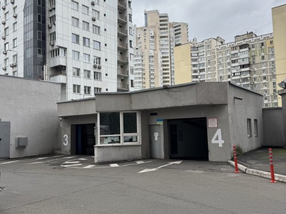 Паркомісце, вул Срібнокільська 1, паркінг 4 Київ