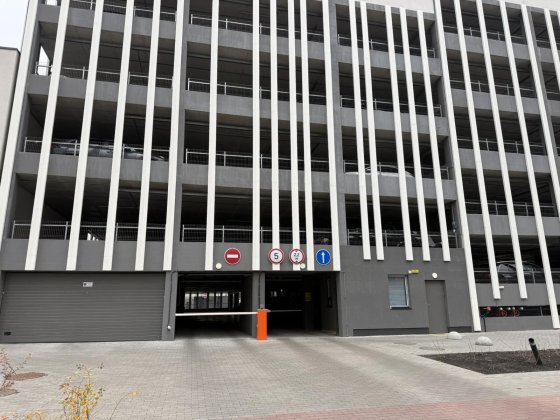 Паркомісце Варшавський плюс Київ