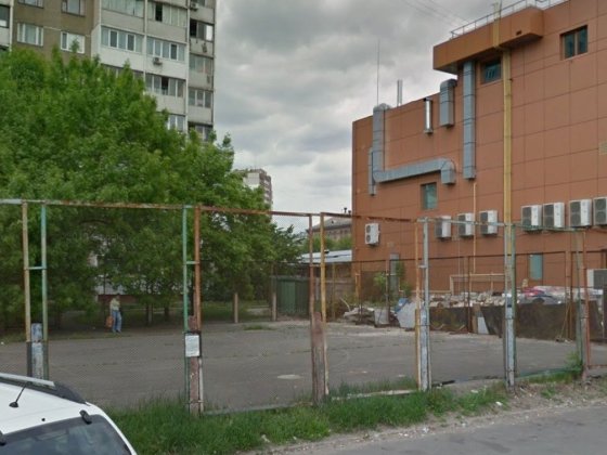 Продаж парковки для  80 автомобілів