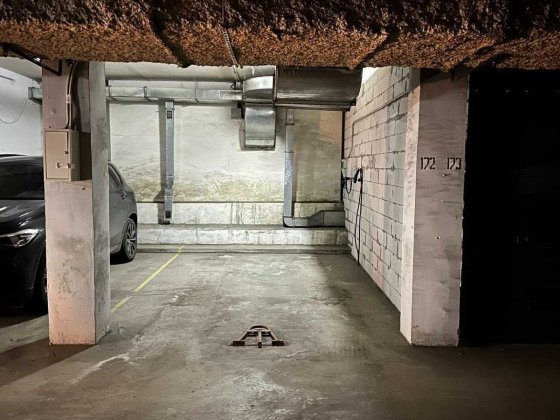 Продам паркинг Ивасюка 4. ОАЗИС. для Электромобиля Київ