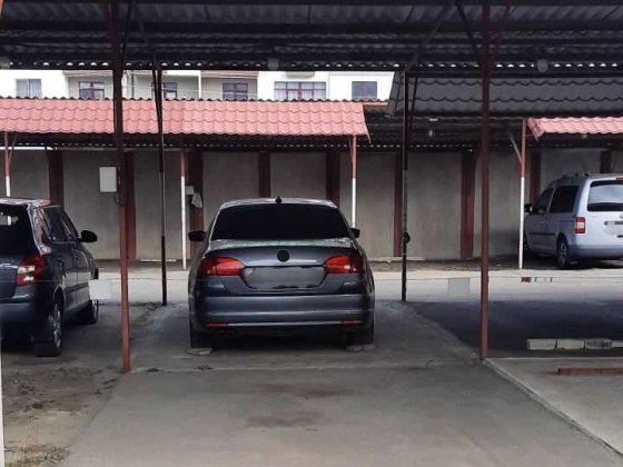 Продам место на крытой стоянке Бочарова 60 Одеса