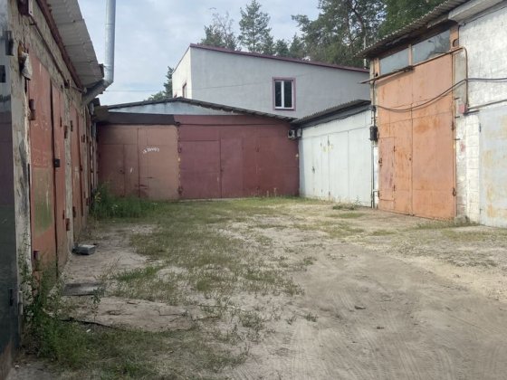 Продам гараж , вулиця газопроводна , 65 м. Кв Киев