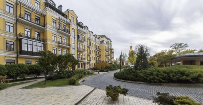 Продаж паркомісця у паркінгу по вул.Володимирскій,20 - фото 1