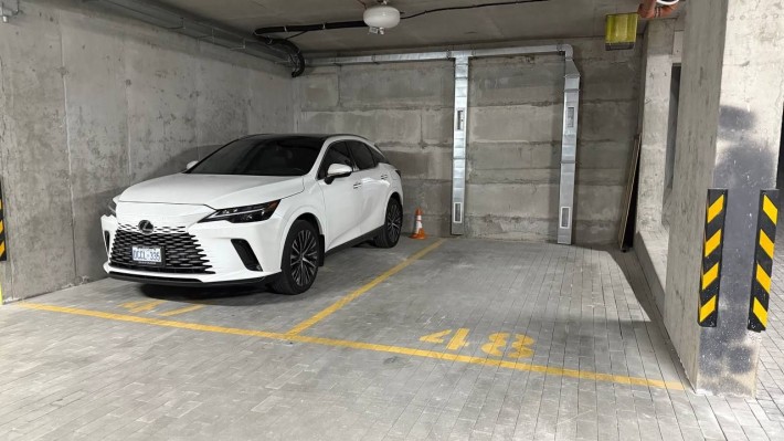 Софіївські липки .Паркоміце в підземному паркінгу - фото 1