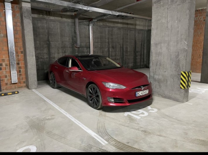 Паркінг, паркомісце Континент, CONTINENT Франківський район - фото 1