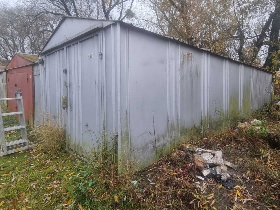 Метелевий гараж в гаражному кооперативі Скнилів
