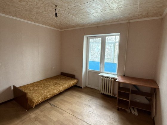 Продам 1 квартиру, район Перемога, по.Будівельників 37а, на 2 поверсі Александрия