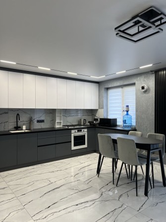 Продам трьохкімнатну квартиру - фото 1