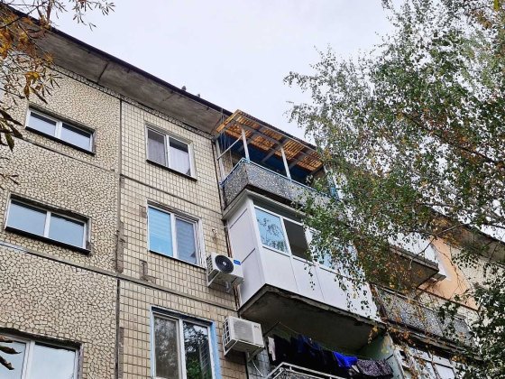 Квартира трёхкомнатная , пятый этаж Александрия