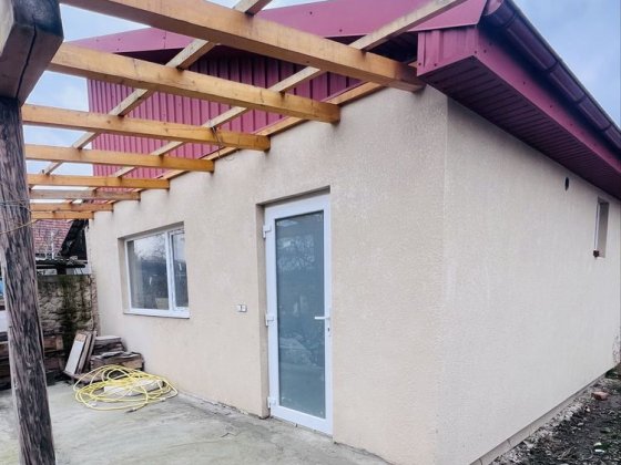 Продаж 1 кімн. кв-ри + кухня - студія, особ. типу в центр частині Берегово