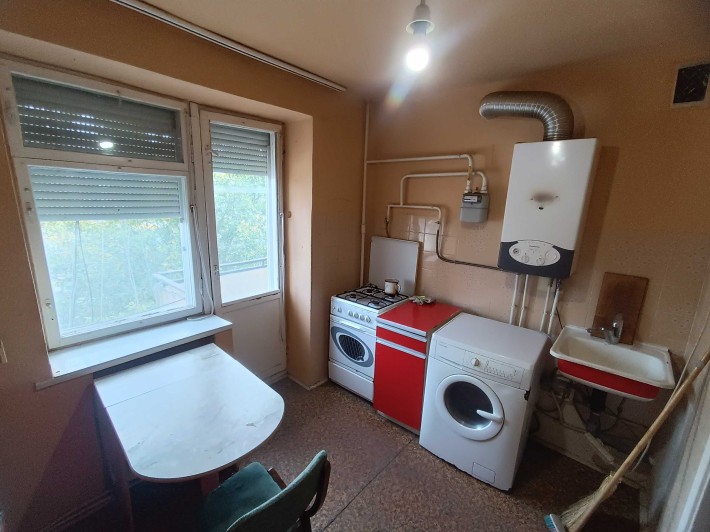 2 кімнатна КВАРТИРА 54 кв.м біля АТБ, житловий стан, 2 балкони, лоджія - фото 1